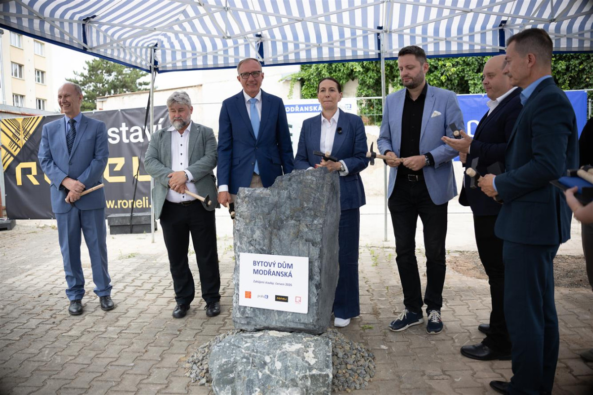 Výstavba bytového domu Modřanská – Praha 12 – poklepání základního kamene